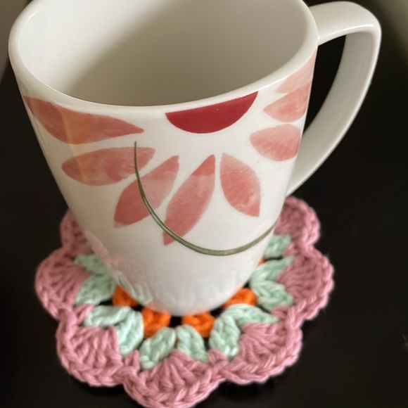 Groovy Mug Rug Crochet Coaster - Daisy Granny - 100% Cotton - Handmade by Seller - Picture 5 of 5